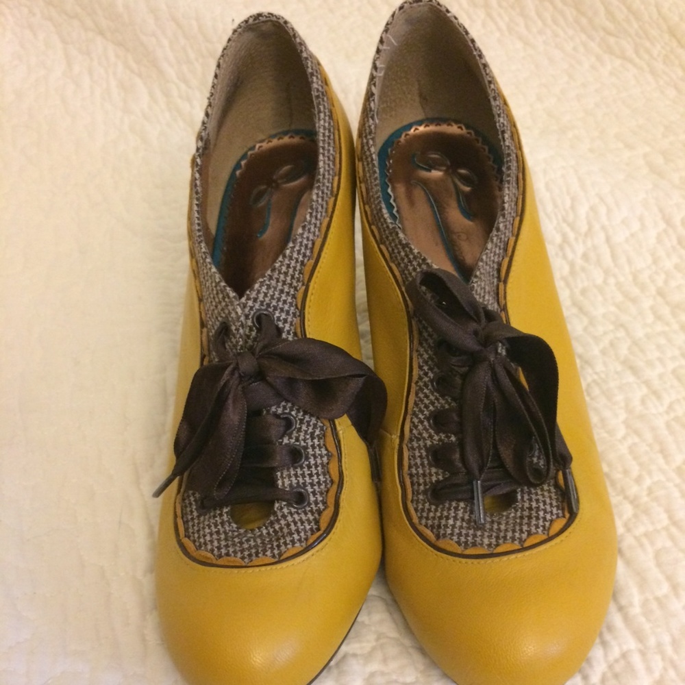 Poetic License Backlash Mustard Heels